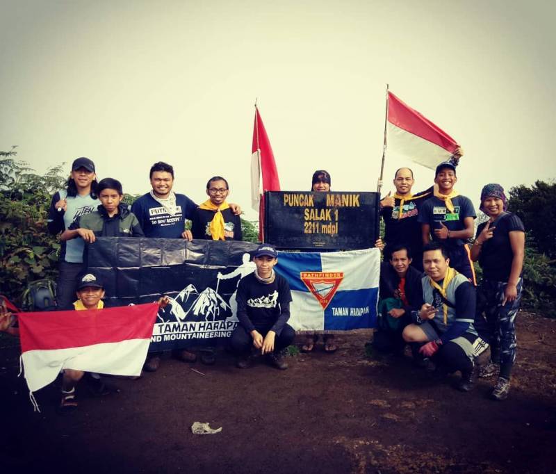 Mendaki Gunung Salak by pamagi.id