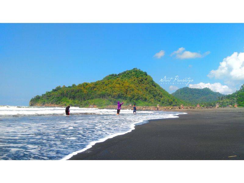 Pemandangan Pantai Suwuk Kebumen