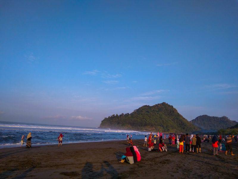 Pemandangan Pantai Suwuk