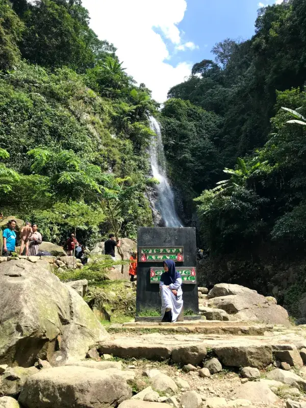 Keindahan Curug Cigentis Loji Karawang Foto Via Gmap.