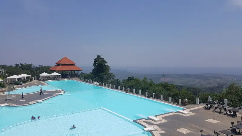 Pemandangan Skypool Giri Tirta Kahuripan foto via Gmap