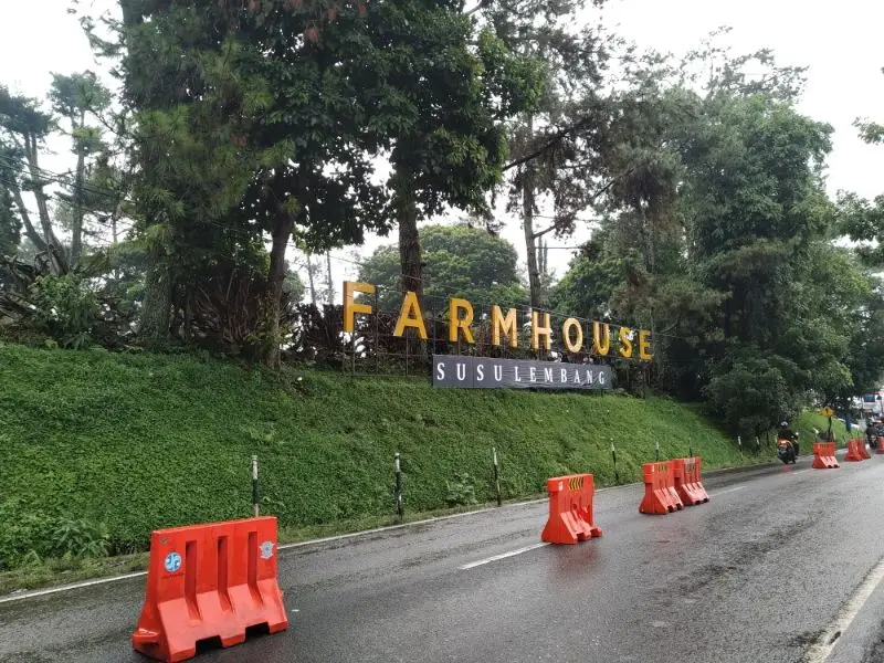 Tampak Depan Farmhouse Susu Lembang Bandung foto via Gmap.