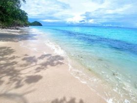 Indahnya Pantai di Pulau Abang Batam