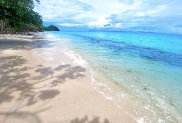 Indahnya Pantai di Pulau Abang Batam