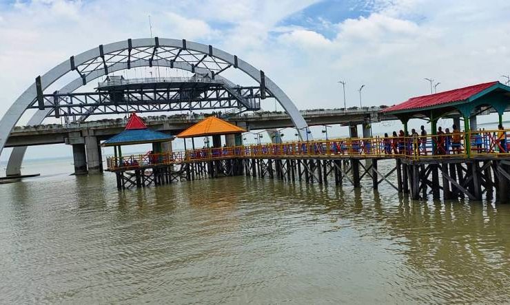 Jembatan Pantai Ria Kenjeran by @greencitysuroboyo