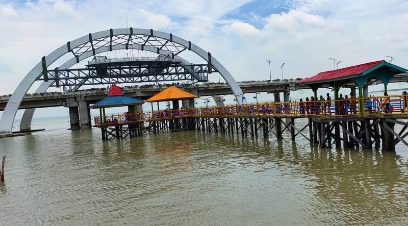 Jembatan Pantai Ria Kenjeran by @greencitysuroboyo