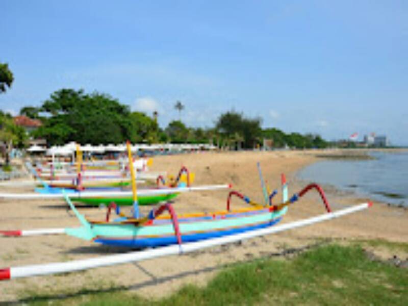 Hamparan Pasir Putih yang Landai dari Google maps