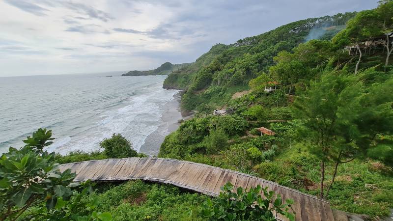 Pantai Surumanis