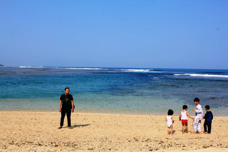 Pasir Putih Pantai Ujung Genteng