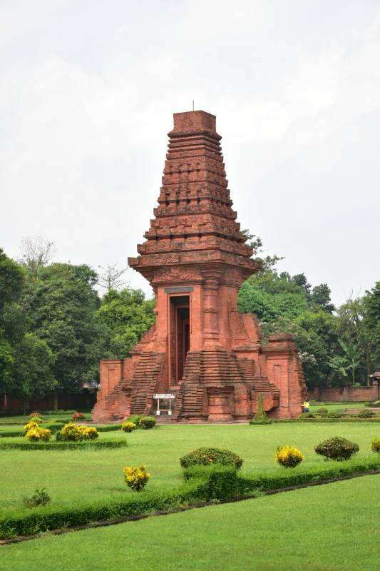 Candi Bajang Ratu Mojokerto