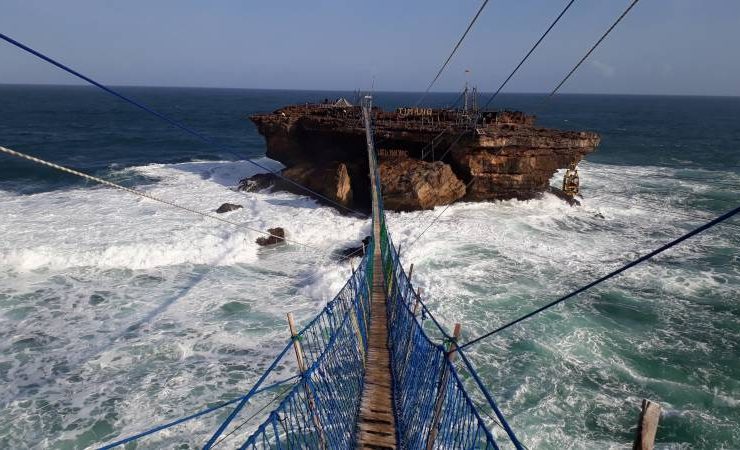 Pantai Timang Jogja