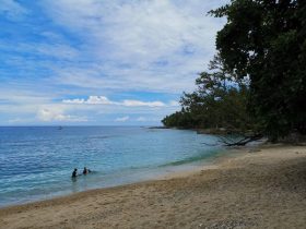 Pantai Namalatu Maluku