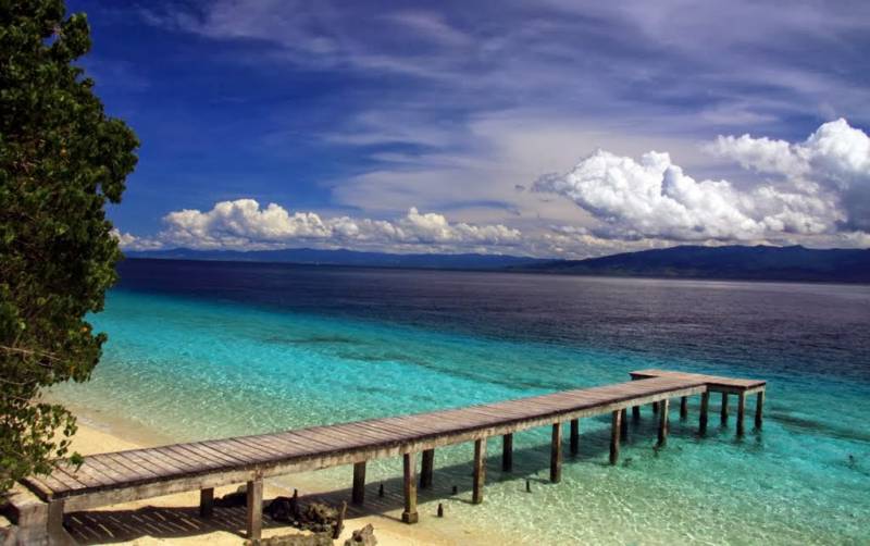 Pasir Putih di Pantai Liang Maluku